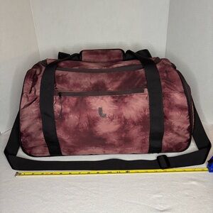 Lolë Brazen Duffle Bag. Packable. Pink/Burgundy. Shoe Pocket. Gym, Travel, Etc.